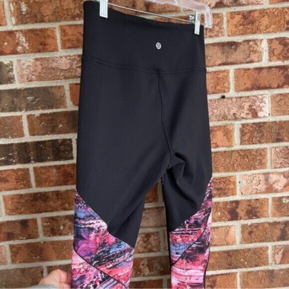 Lululemon   * Sweat & Repeat Tight *28" Black / Dahlia scape Multi EUC  6 - Picture 4 of 16